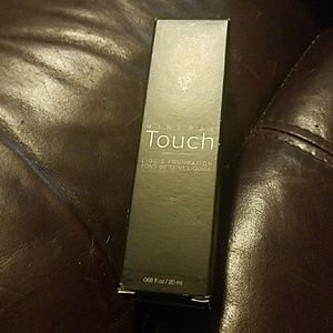 Younique Mineral Touch Liquid Foundation